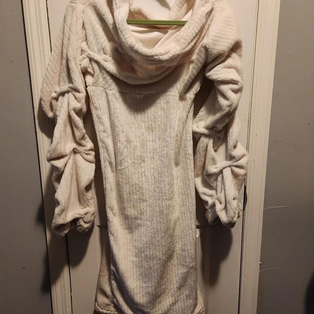 Iniko Iore cream sweater dress - Picture 2 of 4